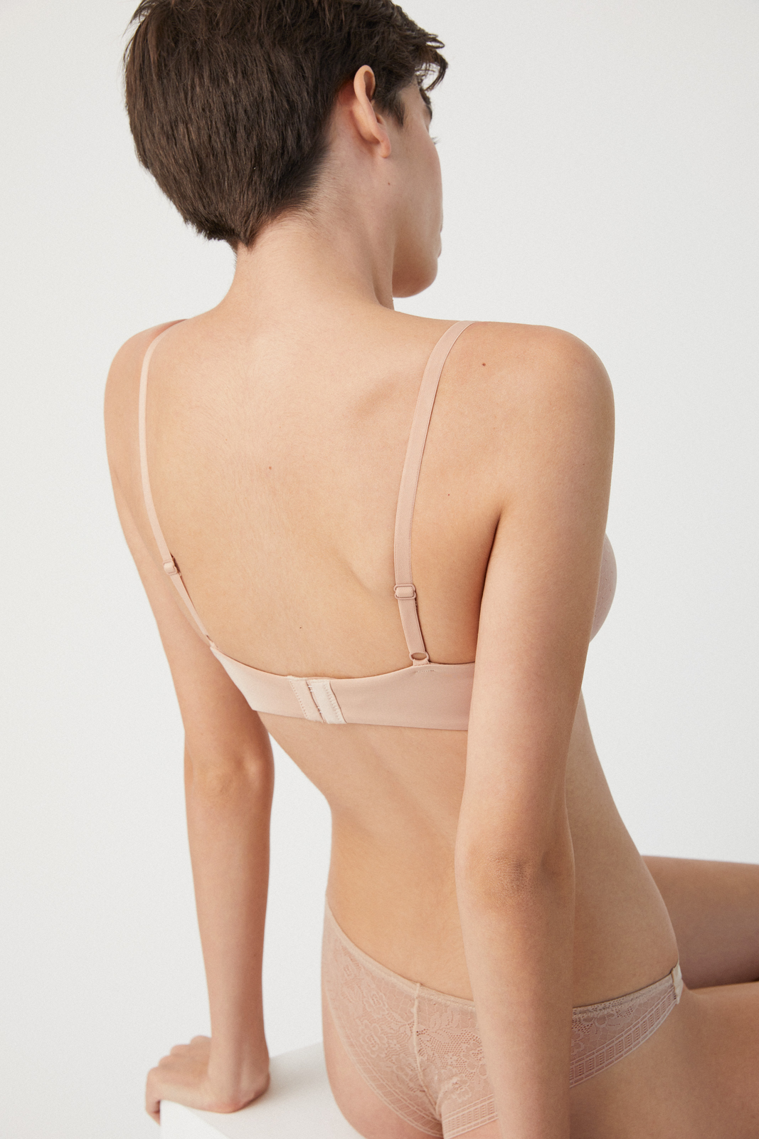 Sujetador con aro y copa 10002